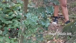 Exibicionismo no parque vira gozada na boca