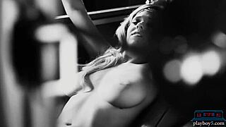 Big Ass And Tits American Blonde Milf Model Carlye Denise