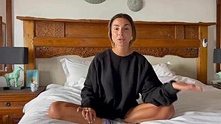 roxy fox teaches a detailed rimming tutorial with anal fingering and assfucking