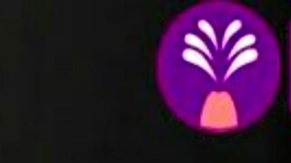 Papá noel pervertido ingresa a la casa de una chica mala y le promete entregarle su regalo de navidad a cambio de abrir las piernas para ser follada