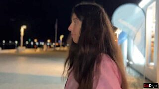 public pickup guy convinces girl for cash sex 😜