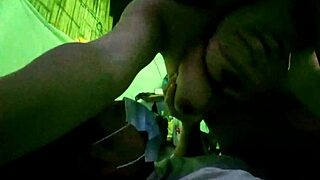 Črna tašča dobi intenziven analni jeb od pastorka v POV!