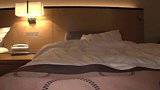 パート3：エキスパートな魅力の魅惑的な美女、素晴らしいおっぱいとジューシーな桃尻で誘う