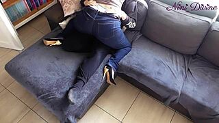 my best friend’s big booty gets me hard to pound her tight pussy 😈