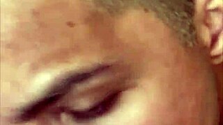 Branquelo büyük kalın yarrakla canavar anal sikiyor