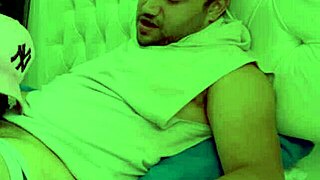 el novio de mi hermana me despierta para comerme el culo a pelo 😏 porque estaba caliente