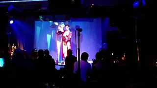 hey, watch me pump breast milk in public, it's quite a show