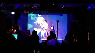 hey, watch me pump breast milk in public, it's quite a show