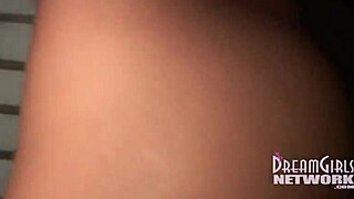 Опитвал ли си мастурбация под открит душ с анално пръстене?