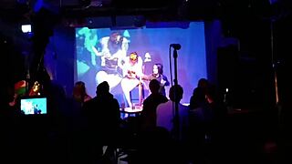 hey, watch me pump breast milk in public, it's quite a show