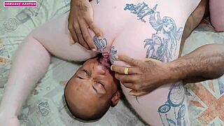 Llamé a mi amigo pa que jugara con mi coño y se puso burro y se tiró 😍