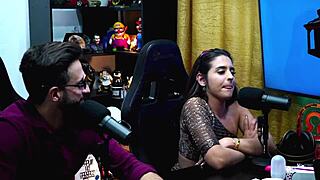Ela Tirou O Pau Do Marido No Podcast E Sugou O Apresentador Ate As Bolas