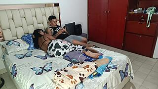 amigos de la universidad, india caliente se follan entre sí en sexo casero! 🔥