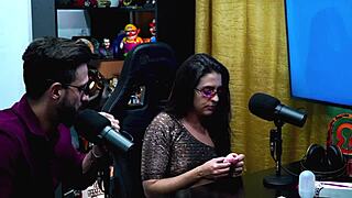 Ela Tirou O Pau Do Marido No Podcast E Sugou O Apresentador Ate As Bolas