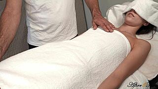 pervert masseur CAN'T STOP touching her pussy in hentai scene