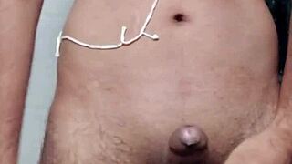 cant resist masturbating indian desi gay 😏