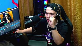 Ela Tirou O Pau Do Marido No Podcast E Sugou O Apresentador Ate As Bolas