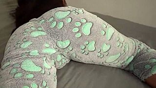 Stepsister, Why Wait Like This in My Bed Naked?