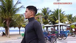 Botei meu amigo pra mamar on my thick tattooed cock in pov.