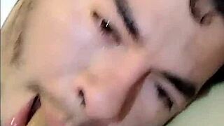 Mexican and Colombian amateurs share a room at the inn