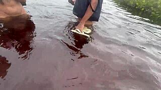 Fui fazer uma putaria com minhas amigas no pântano da bahia 😏