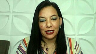 Mãe e filho donzelo exploram desejos proibidos