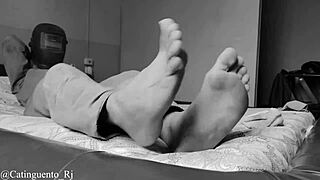 i'm serving this old married welder with a blowjob and foot fetish in the hotel room.