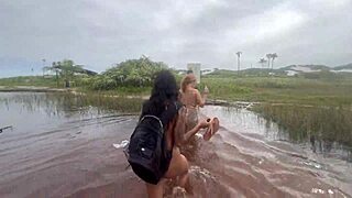 Fui fazer uma putaria com minhas amigas no pântano da bahia 😏