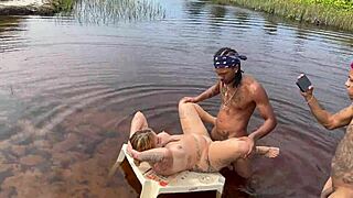 Fui fazer uma putaria com minhas amigas no pântano da bahia 😏