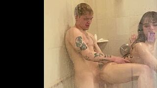 Меган Маркс шепне: Опитай тези секс пози в душа с мен!