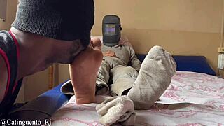 i'm serving this old married welder with a blowjob and foot fetish in the hotel room.