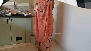 Tamil House Owner Masturbates Before Maid Sasikala