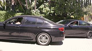 탱탱한 카일러 퀸 거대 운전사 위에서 야생 라이드