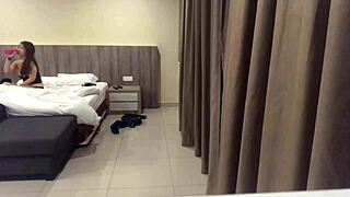 Ej, postavio sam skrivenu kameru da uhvatim ovu prevarantsku Tinder kučku kako jaše