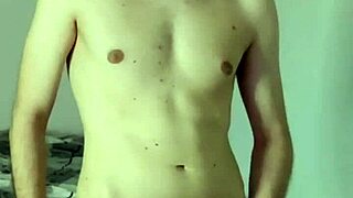 smartphone version shows homemade masturbation and cum on webcam?