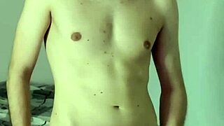 smartphone version shows homemade masturbation and cum on webcam?