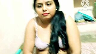 Desi mom’s friend gets wild in homemade hardcore with Hindi audio