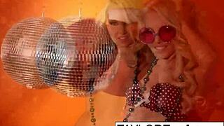 Hot 70s babes fingering each other's pussies 😏