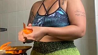 I’m Obsessed with Flashing My Swollen Pussy While Cooking Online!