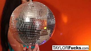 Hot 70s babes fingering each other's pussies 😏