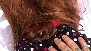 o safado gozou na buceta da inteada com brinquedo sexy. confira completo!