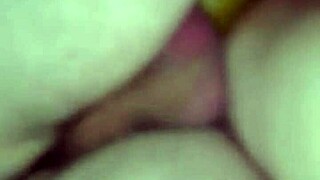 Primeira vez cuzinho gets creampied by amateurs!