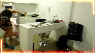 con mi amiga nos cojimos al compañero de mi hijastro