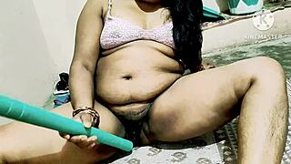 Desi mom’s friend gets wild in homemade hardcore with Hindi audio