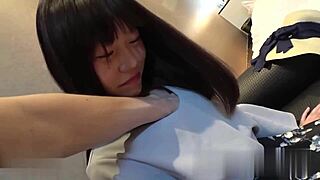 이 섹시 인도네시아 베이비의 타이트한 애널 참을 수 없어