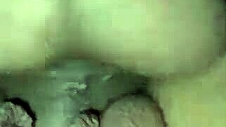 Close up comendo a buceta da putinha de perto pra voces