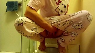 man, non-stop peeing in panties and wetting myself like crazy!