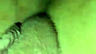 Close up comendo a buceta da putinha de perto pra voces