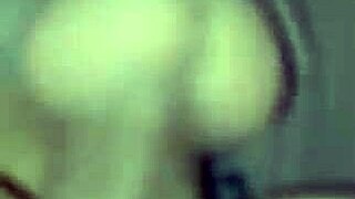 Close up comendo a buceta da putinha de perto pra voces