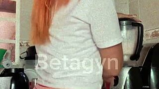 Sexo anal com gozada dentro.